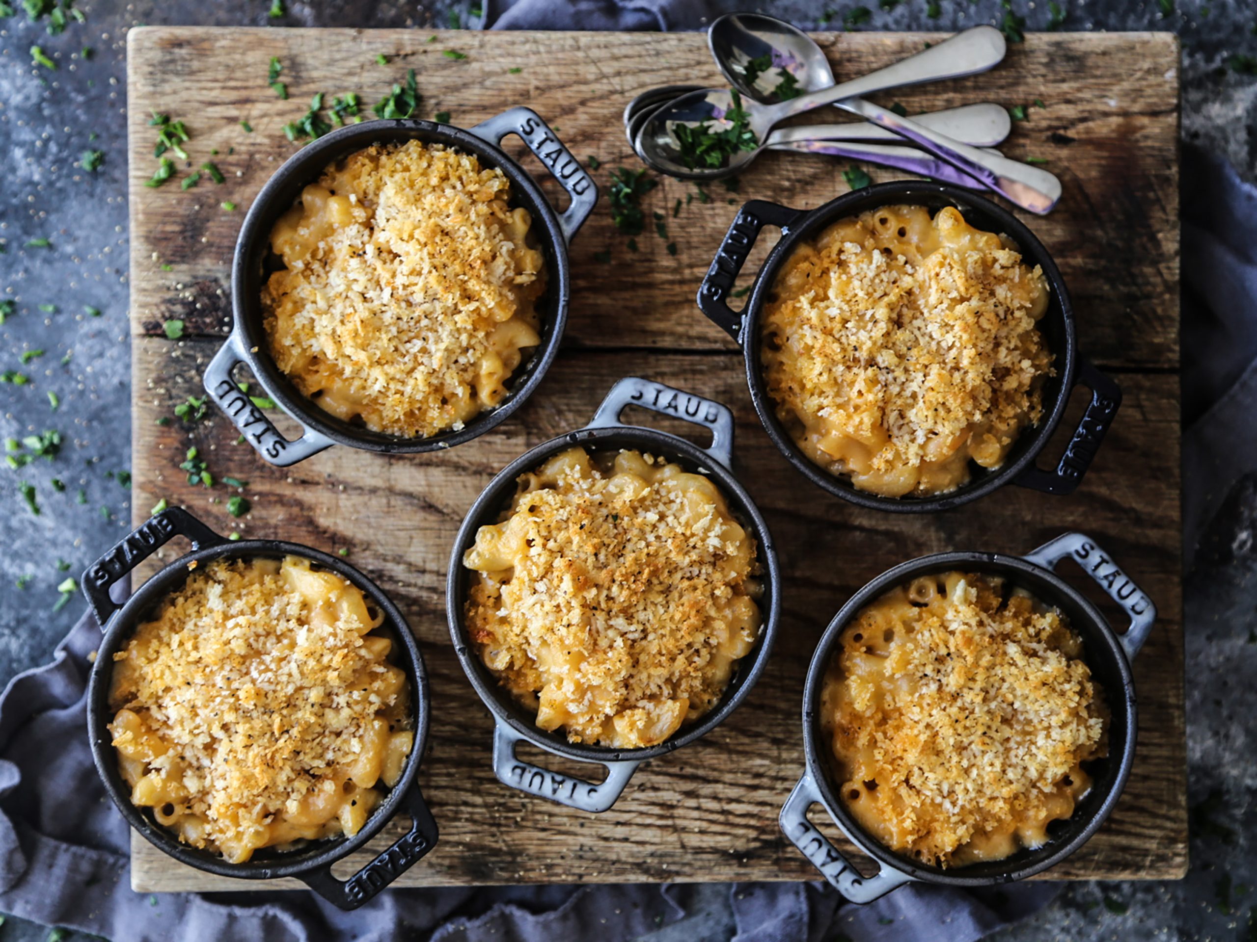 Individual black cast iron skillets holding Dorothy Lynch Mac & Cheese with a crispy top layer